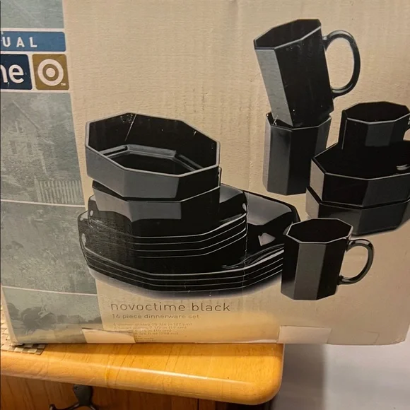 Black Dinnerware Set - Picture 9 of 9